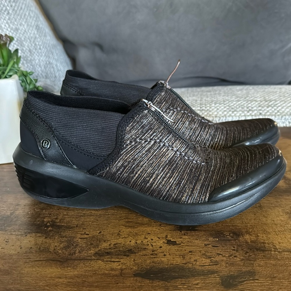 Bzees Womens Fling Zip Comfort Shoes